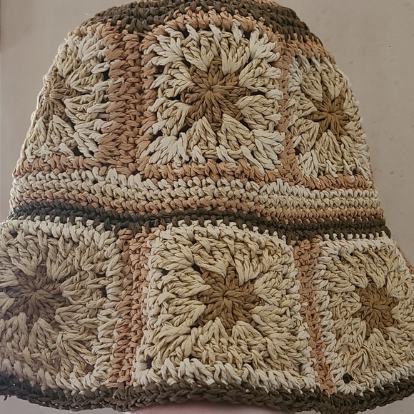 Free People crochet bucket hat neutral - Picture 2 of 4